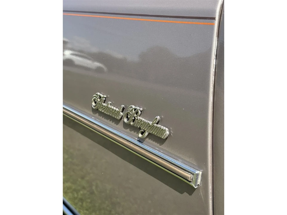 1983 Cadillac Brougham - Image 18 of 31