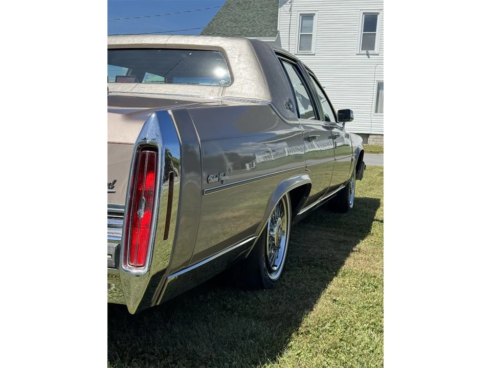 1983 Cadillac Brougham - Image 15 of 31