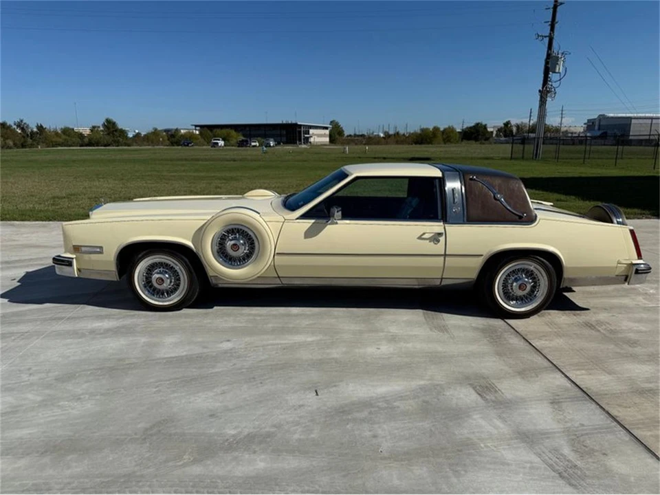 1983 Cadillac DeVille 5th Gen - Image 2 of 31