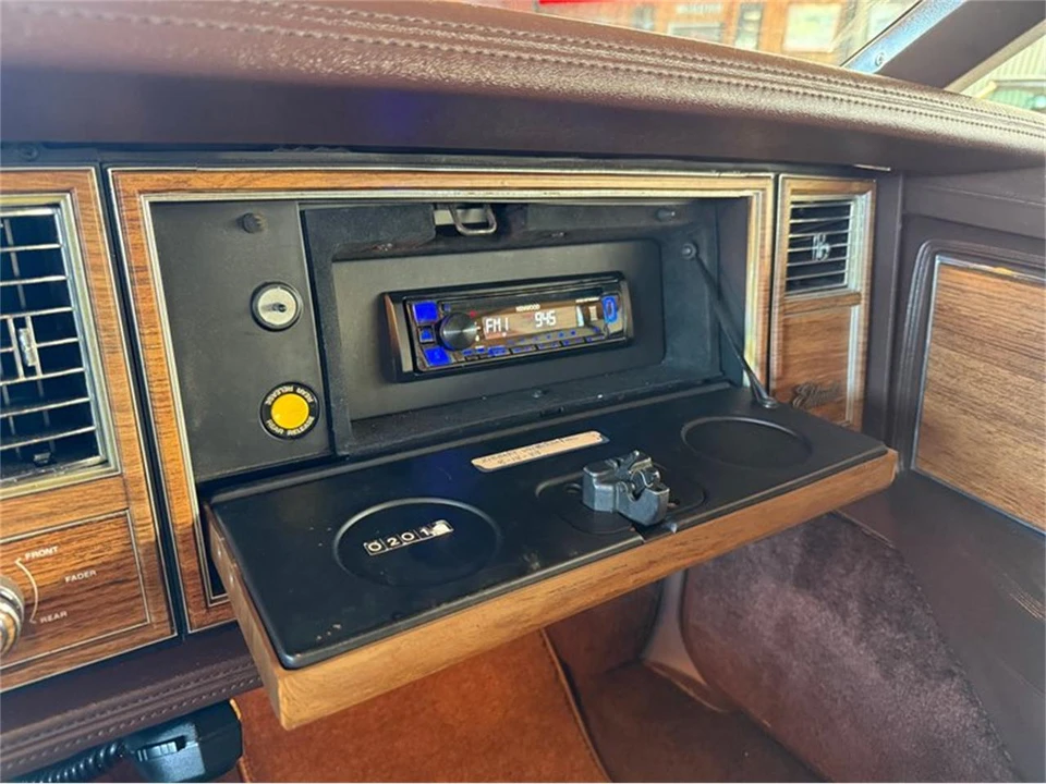 1983 Cadillac DeVille 5th Gen - Image 16 of 31