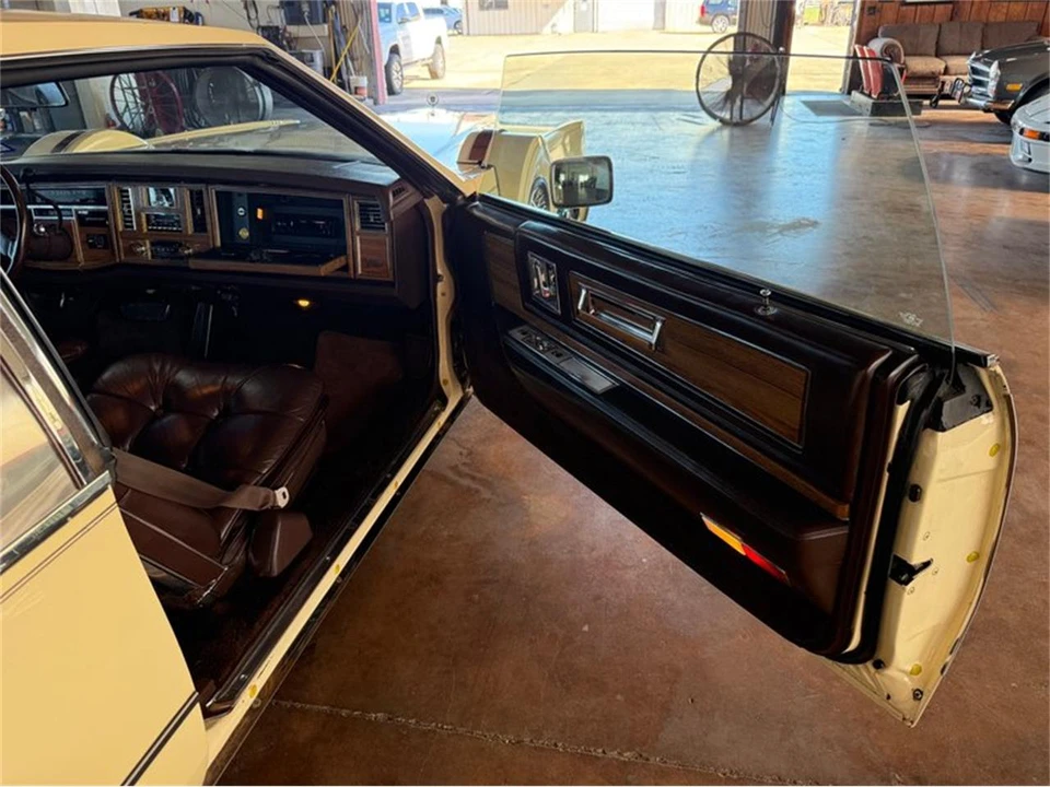 1983 Cadillac DeVille 5th Gen - Image 22 of 31