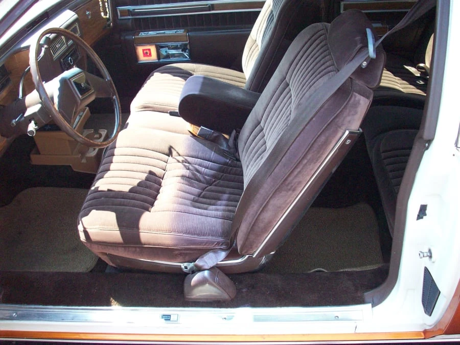 1983 Cadillac DeVille 5th Gen - Image 4 of 8