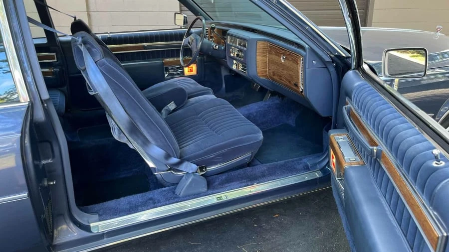 1983 Cadillac DeVille 5th Gen - Image 8 of 28