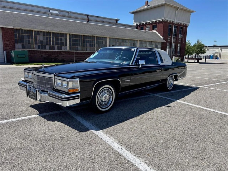 1983 Cadillac Fleetwood - Image 2 of 18