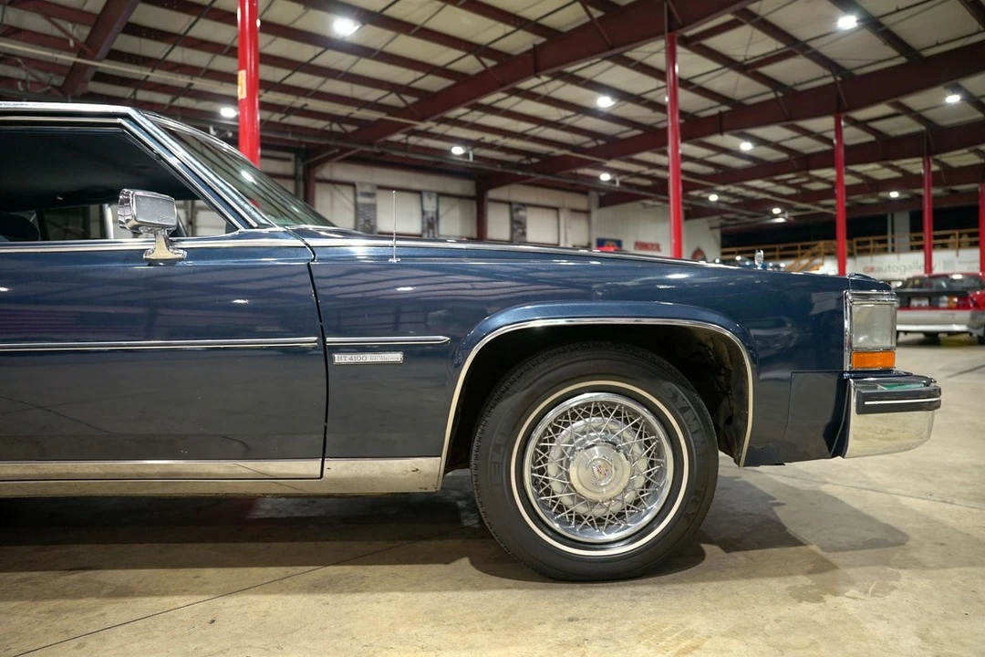1983 Cadillac Fleetwood - Image 11 of 12