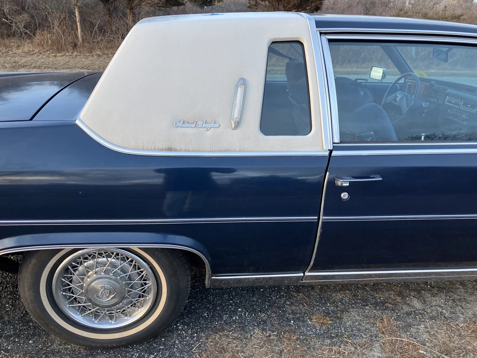 1983 Cadillac Brougham - Image 25 of 31