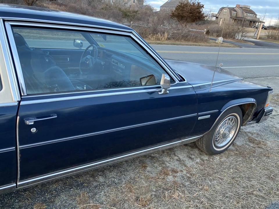 1983 Cadillac Brougham - Image 21 of 31