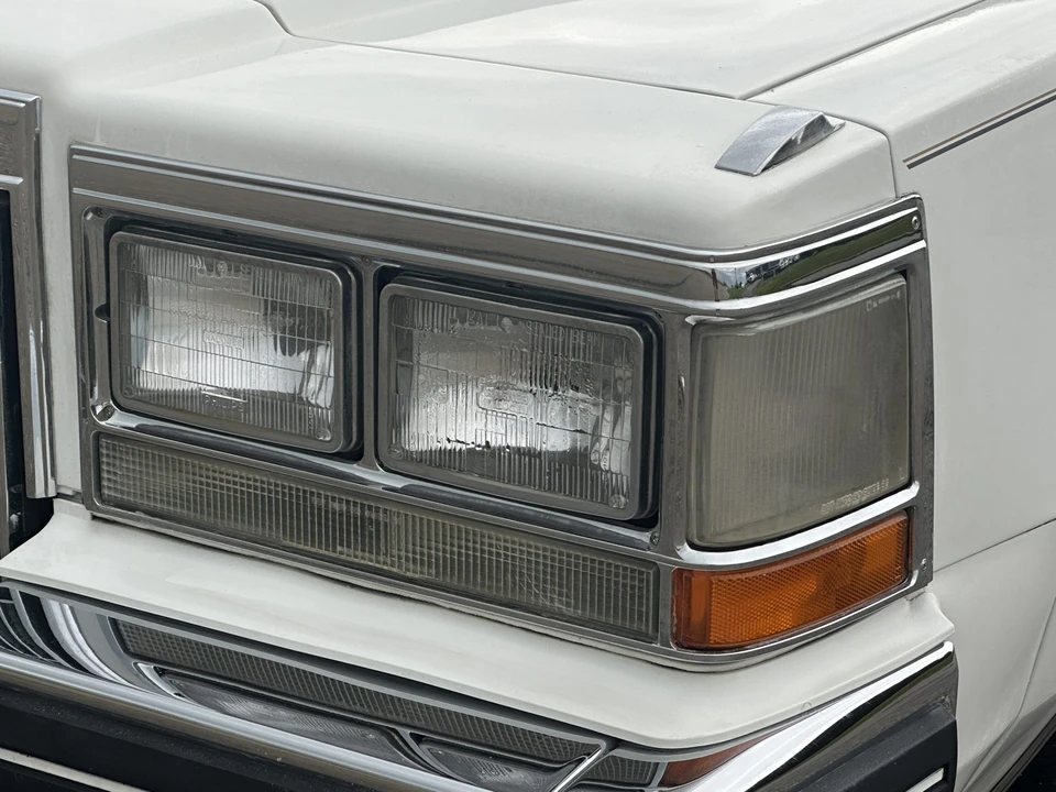 1983 Cadillac Brougham - Image 14 of 31