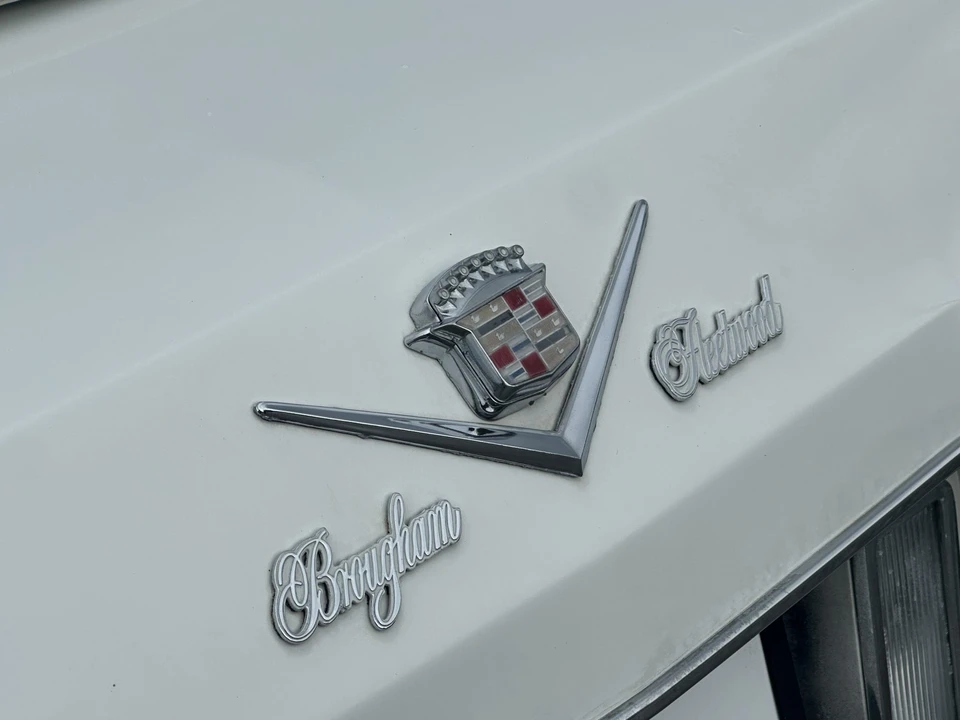 1983 Cadillac Brougham - Image 23 of 31