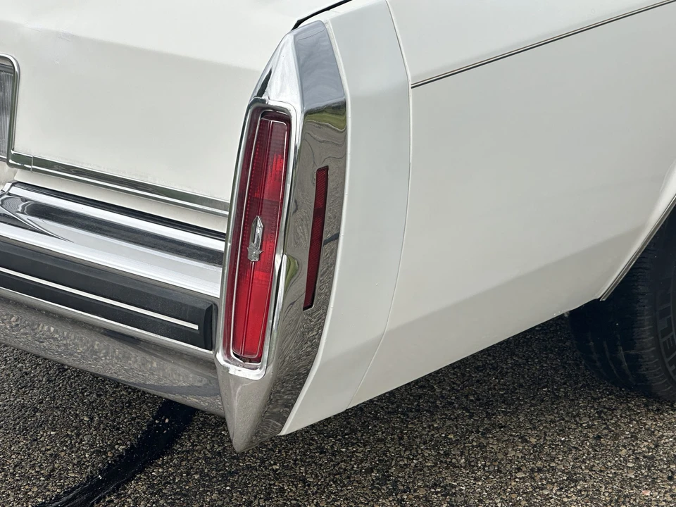 1983 Cadillac Brougham - Image 27 of 31