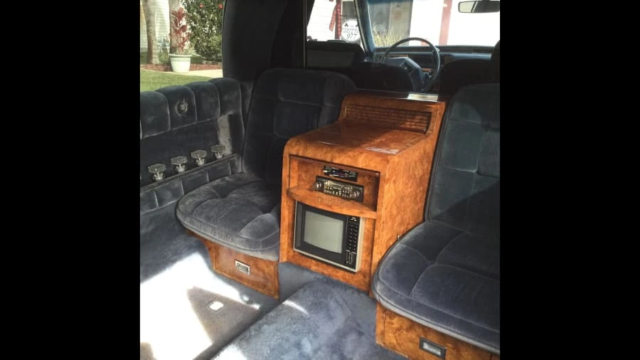 1983 Cadillac Fleetwood - Image 4 of 31