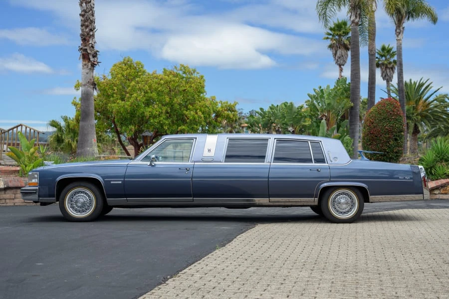 1983 Cadillac Fleetwood - Image 2 of 31