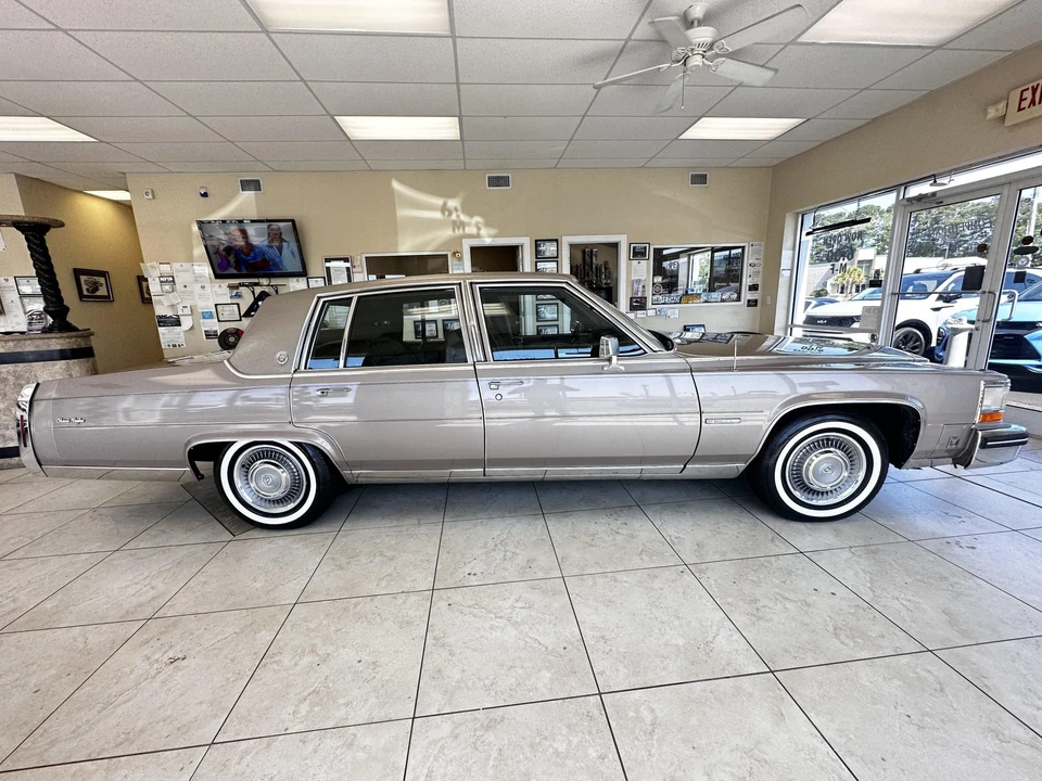 1983 Cadillac Fleetwood - Image 14 of 31