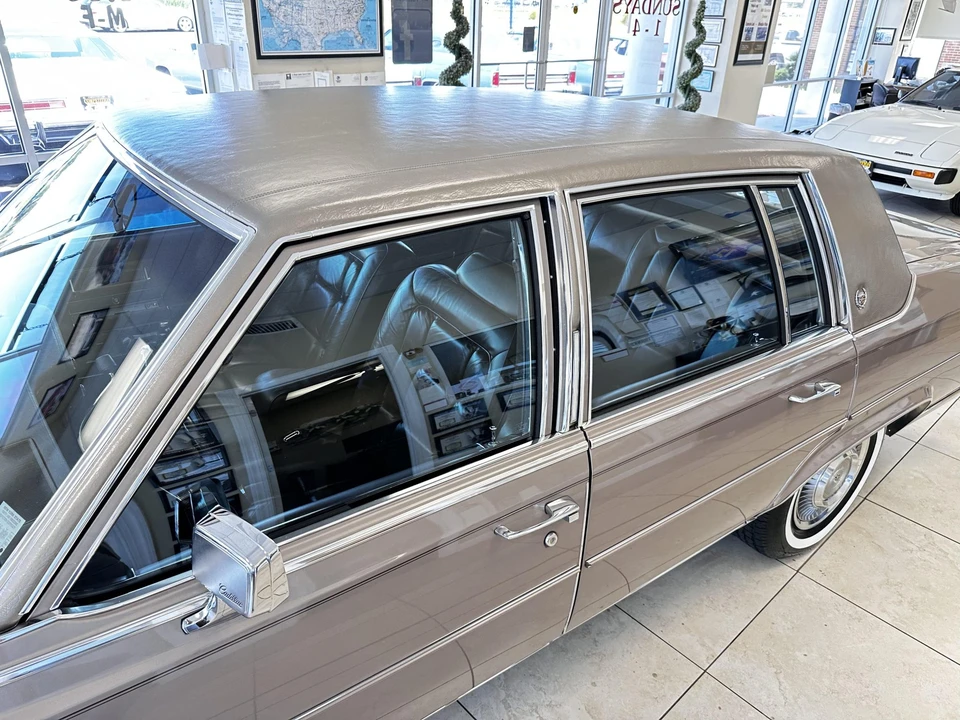 1983 Cadillac Fleetwood - Image 24 of 31