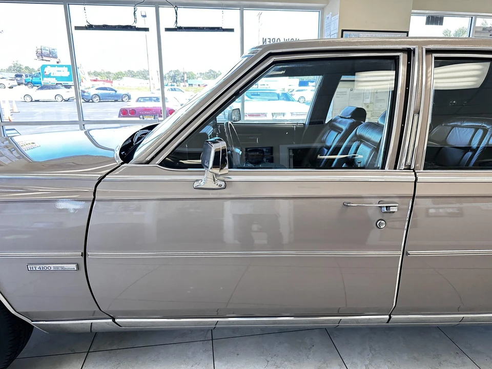 1983 Cadillac Fleetwood - Image 25 of 31