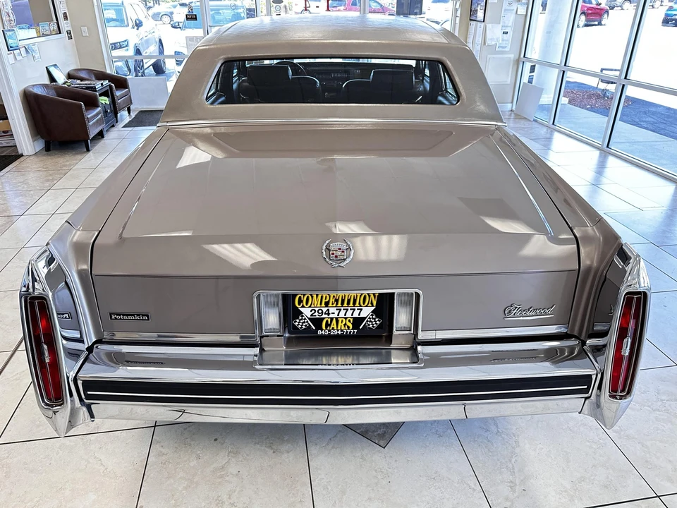 1983 Cadillac Fleetwood - Image 9 of 31