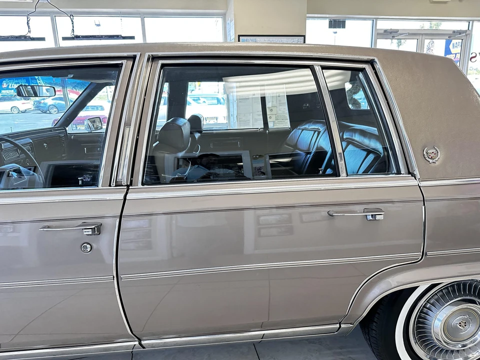 1983 Cadillac Fleetwood - Image 27 of 31