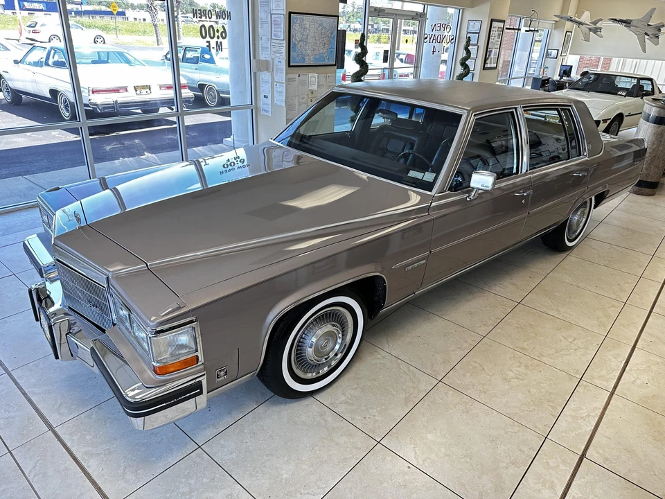 1983 Cadillac Fleetwood - Image 2 of 31