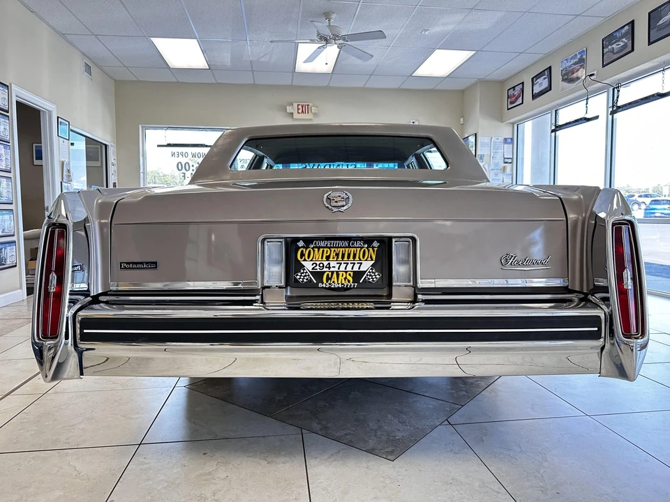 1983 Cadillac Fleetwood - Image 10 of 31