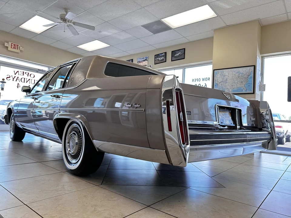 1983 Cadillac Fleetwood - Image 8 of 31