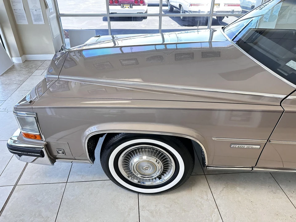 1983 Cadillac Fleetwood - Image 22 of 31