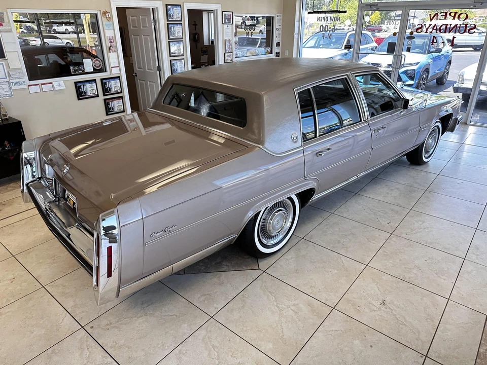 1983 Cadillac Fleetwood - Image 11 of 31
