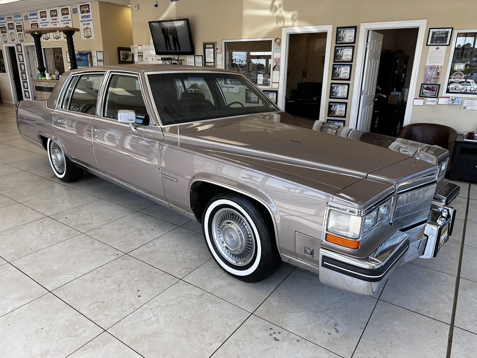 1983 Cadillac Fleetwood - Image 15 of 31