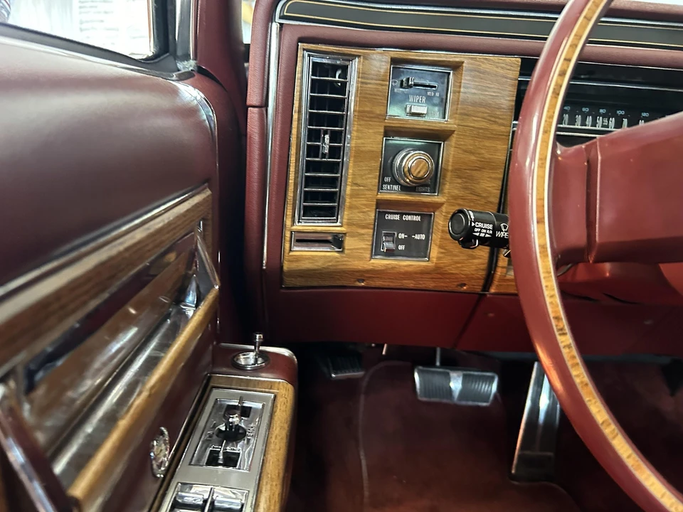 1983 Cadillac Fleetwood - Image 20 of 31