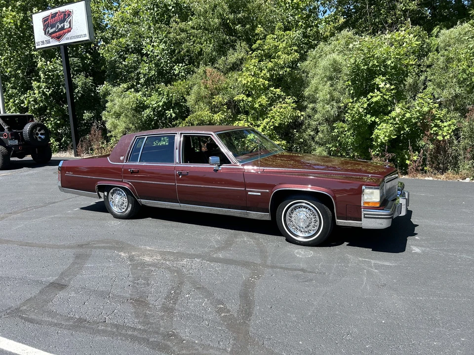 1983 Cadillac Fleetwood - Image 9 of 31