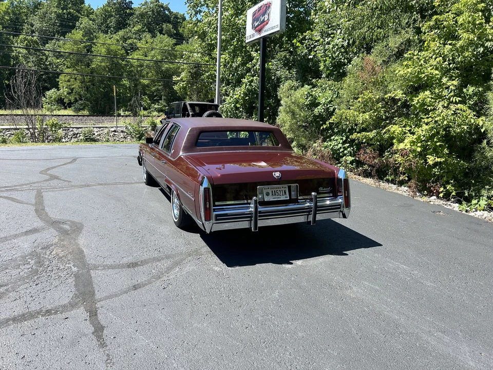 1983 Cadillac Fleetwood - Image 7 of 31