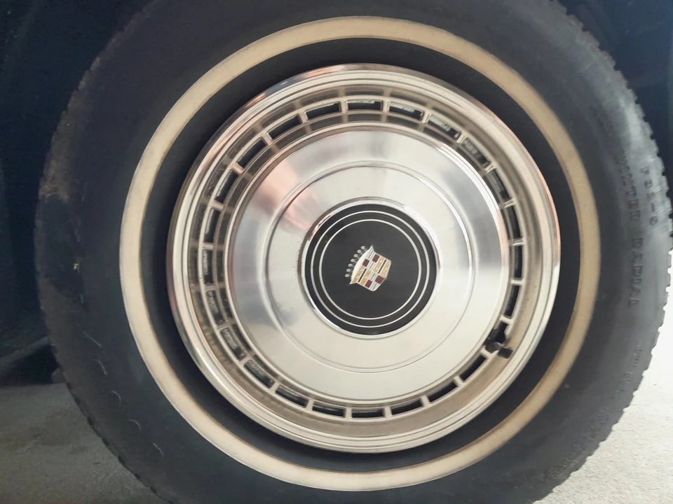 1982 Cadillac Fleetwood - Image 9 of 30