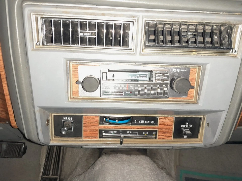 1982 Cadillac Fleetwood - Image 15 of 30