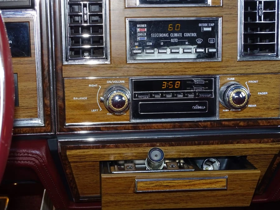 1983 Cadillac Seville - Image 17 of 24