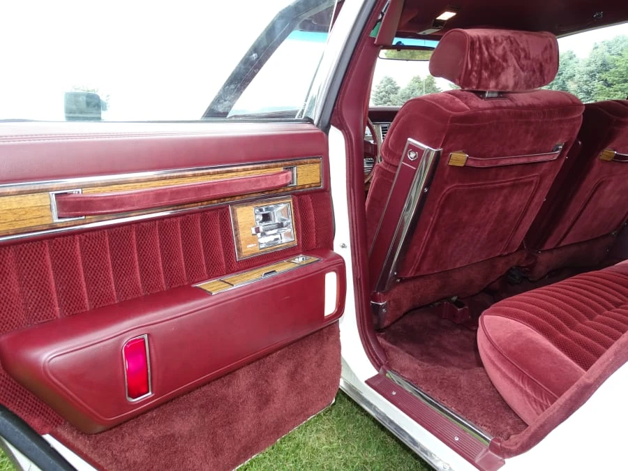 1983 Cadillac Seville - Image 19 of 24