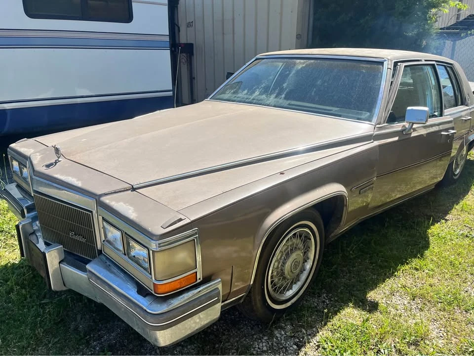 1983 Cadillac Fleetwood - Image 2 of 4