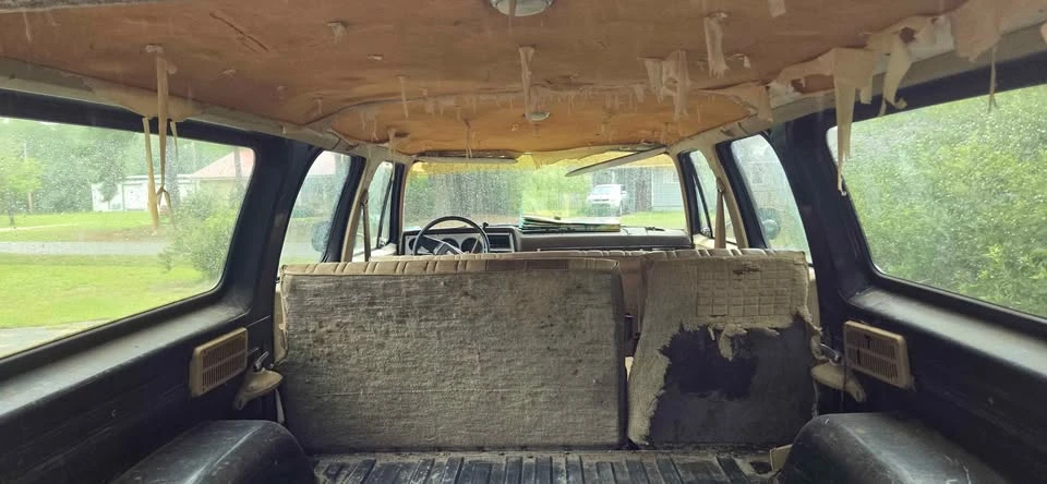 1983 Chevrolet Suburban 7th Gen - Image 4 of 10