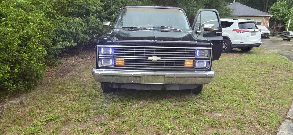 1983 Chevrolet Suburban 7th Gen - Image 8 of 10