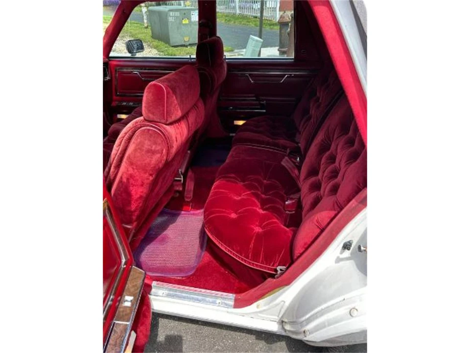 1983 Chrysler New Yorker - Image 4 of 10