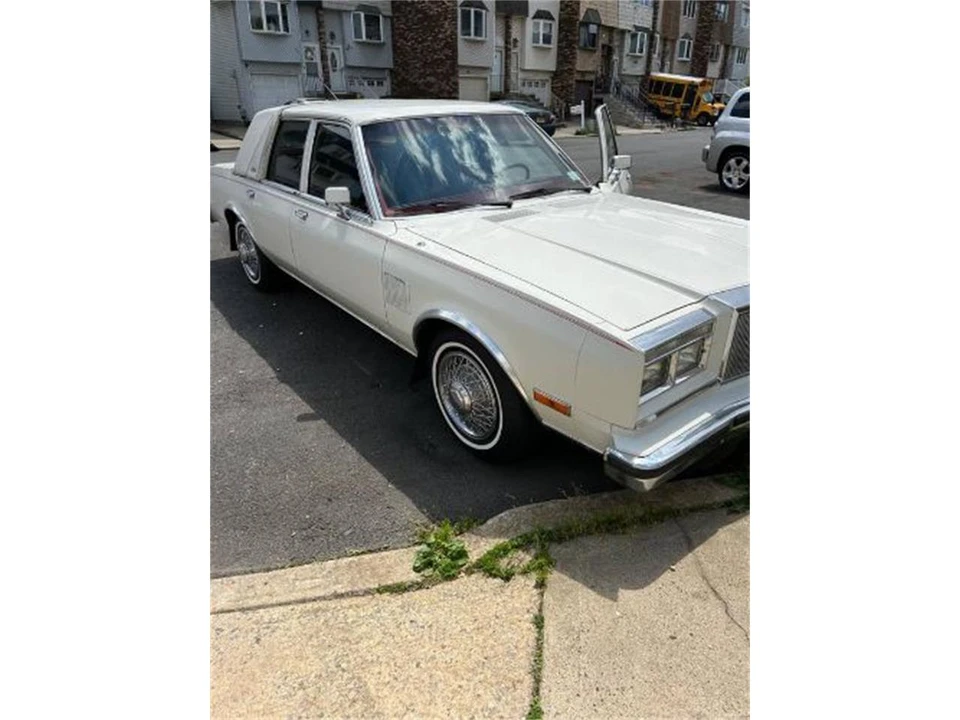 1983 Chrysler New Yorker - Image 9 of 10