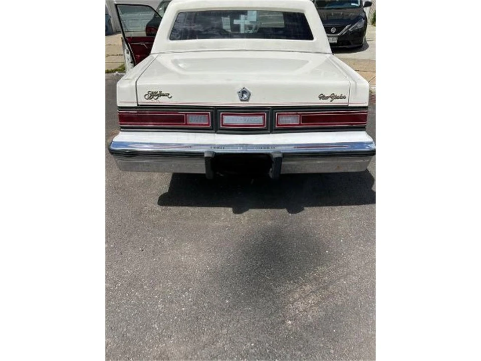 1983 Chrysler New Yorker - Image 2 of 10