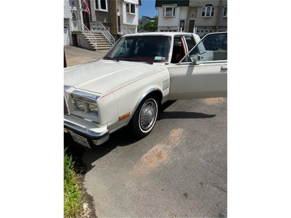 1983 Chrysler New Yorker - Image 8 of 10
