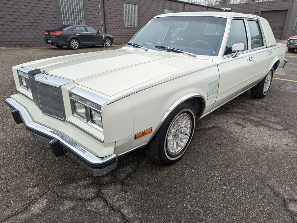 1983 Chrysler New Yorker - Image 3 of 28