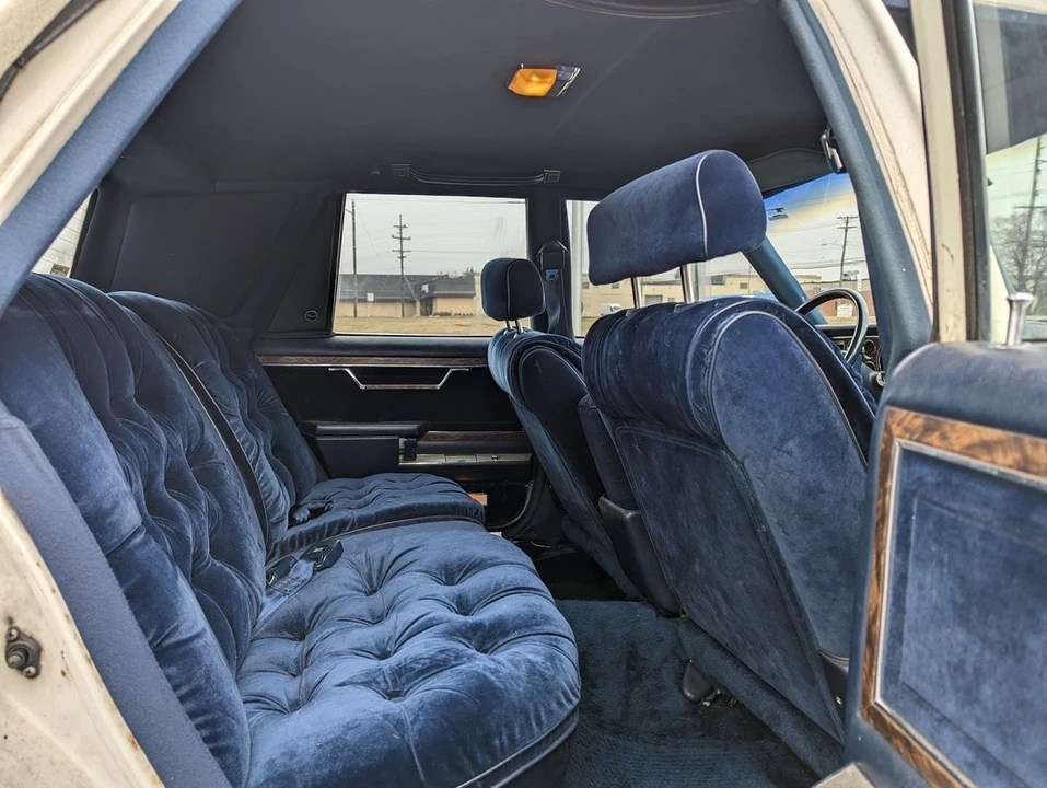 1983 Chrysler New Yorker - Image 15 of 21