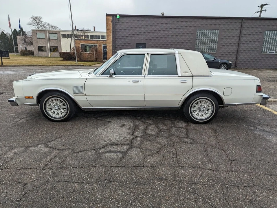 1983 Chrysler New Yorker - Image 4 of 28