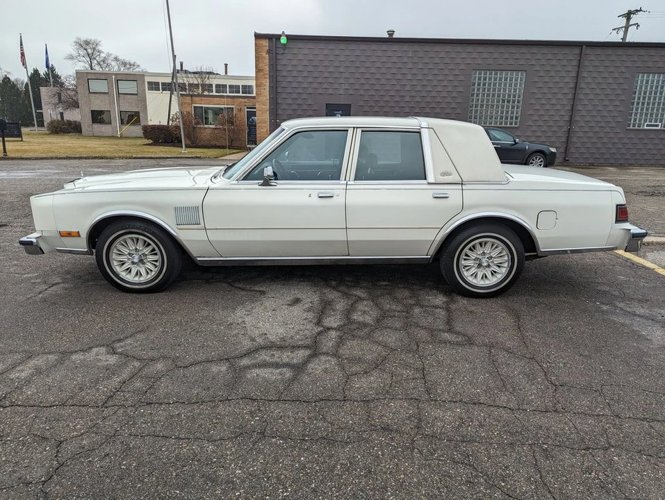 1983 Chrysler New Yorker - Image 4 of 21