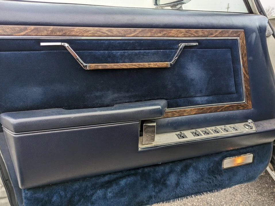 1983 Chrysler New Yorker - Image 17 of 28