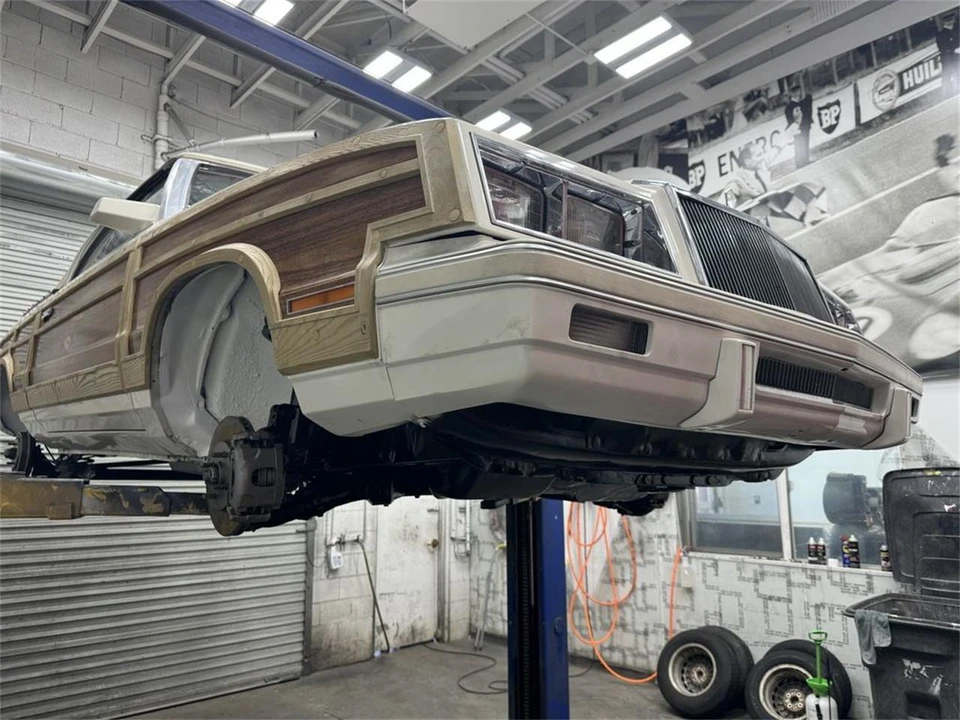 1983 Chrysler LeBaron - Image 22 of 31