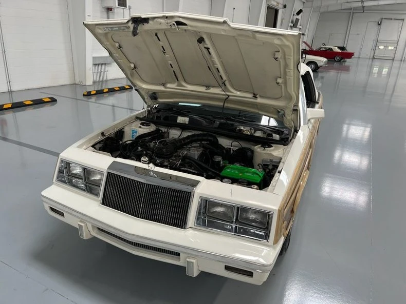 1983 Chrysler LeBaron - Image 10 of 13