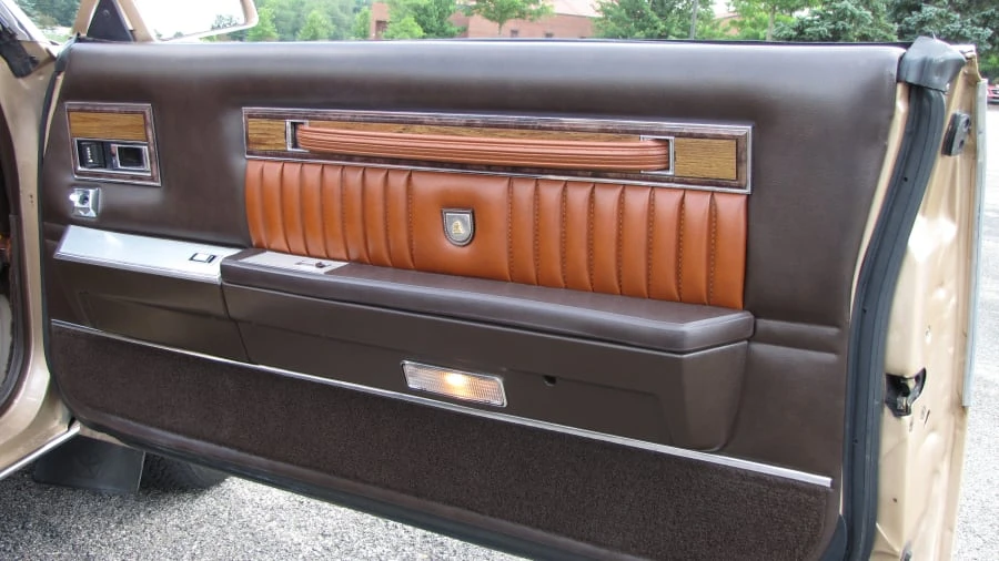 1983 Chrysler LeBaron - Image 8 of 12