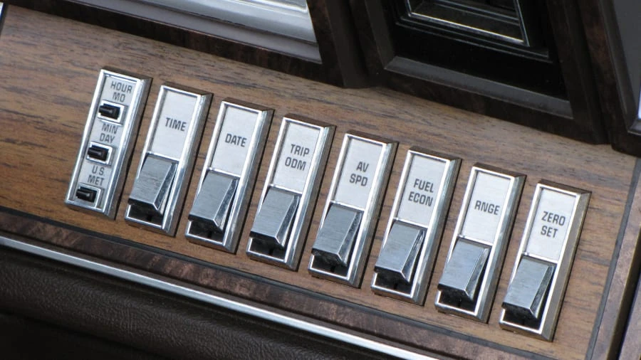 1983 Chrysler LeBaron - Image 10 of 12
